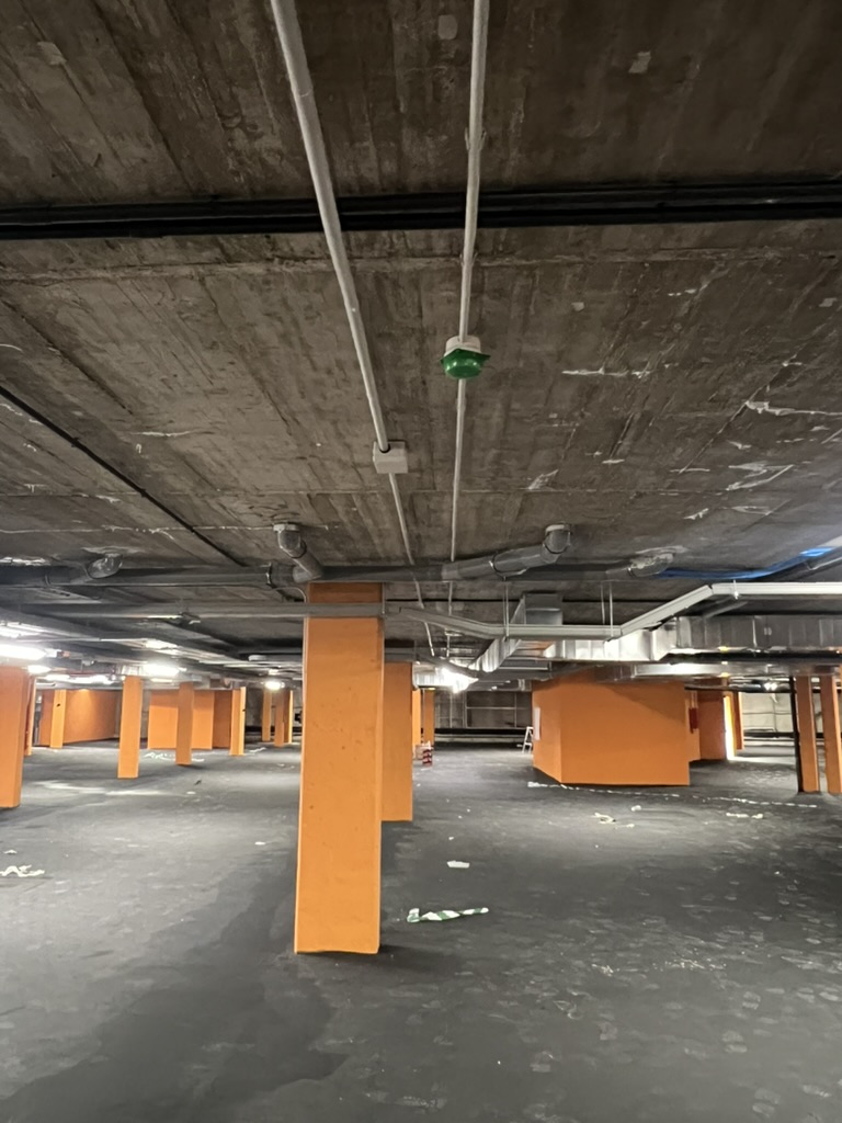 Canalización y cableado para detección en garaje